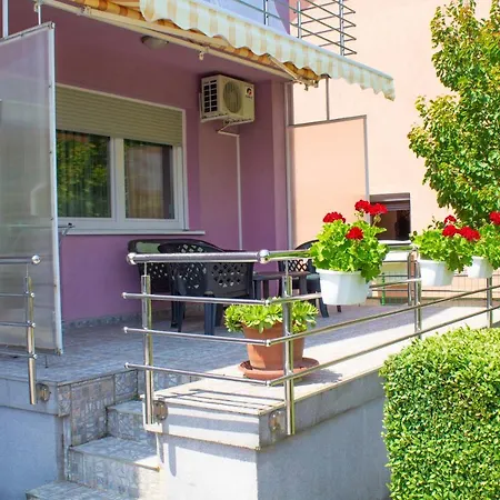 Σπίτι διακοπών Resting House Din *